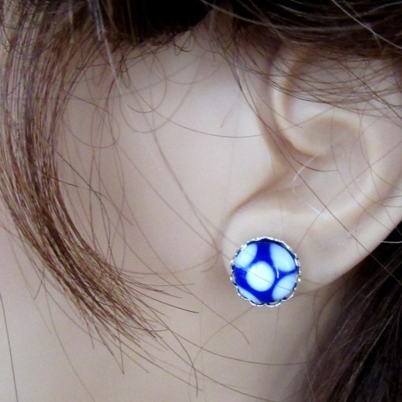 Blue & white glass vintage cabochon pierced stud earrings silver setting OOAK - Picture 2 of 4